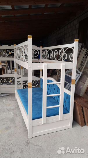 Детская кровать двухъярусная и трехместная