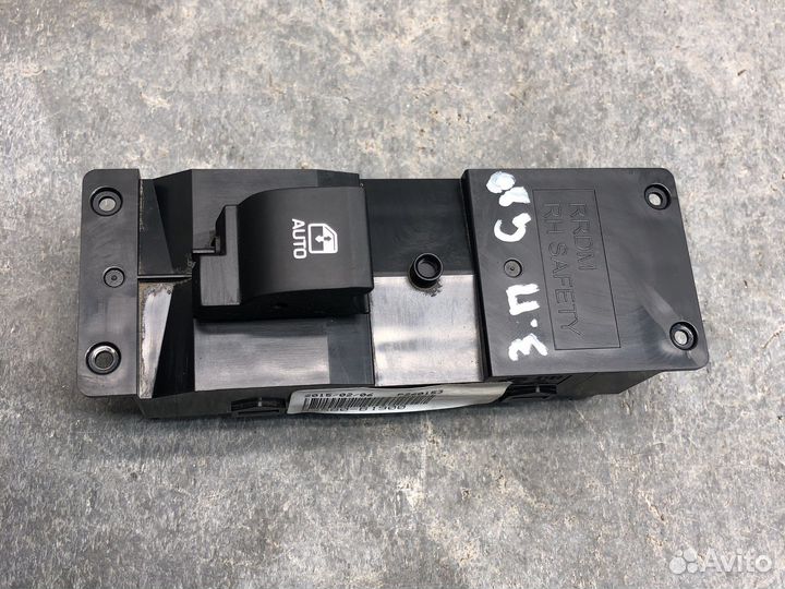 Зад прав кнопка эсп Genesis 2