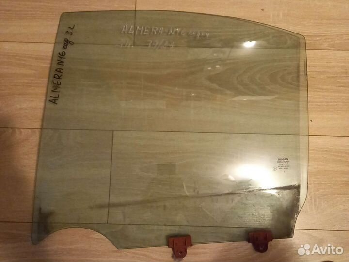 Nissan Almera N16 стекло правое