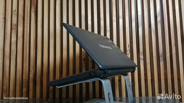 Ноутбук Toshiba Satellite C660 на Core I7