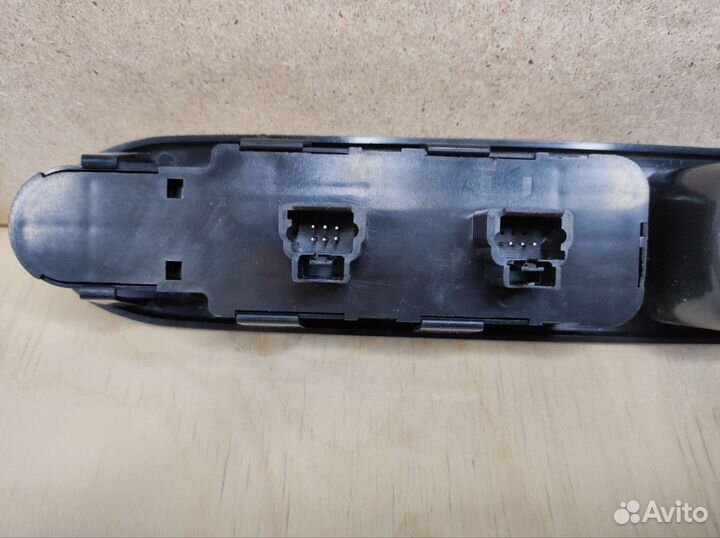 Кнопки стеклоподъемников Пежо 307