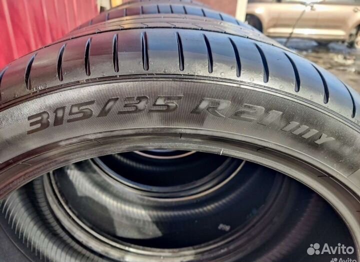 Pirelli P Zero 275/40 R21 и 315/35 R21 111Y