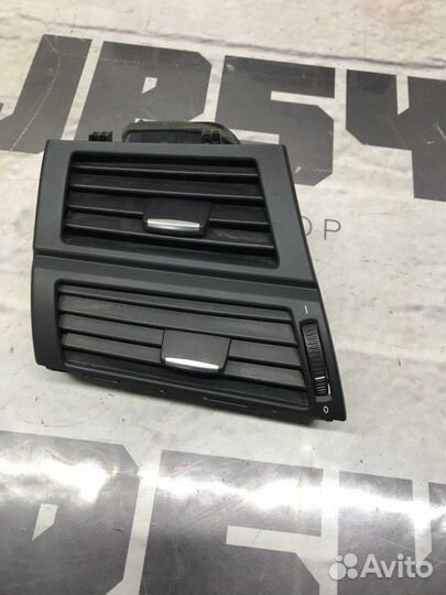 Решетка вентиляционная передняя левая Bmw X5 E70