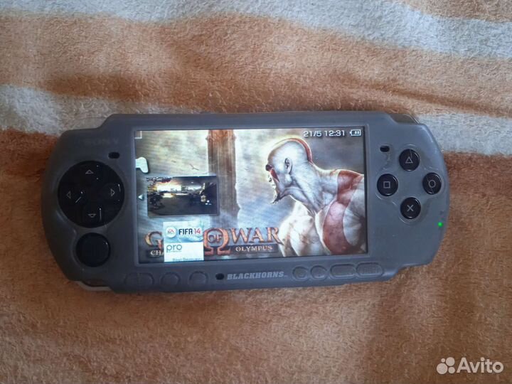 Sony PSP 3008, 786мб, 2 игры, +чехол в подарок
