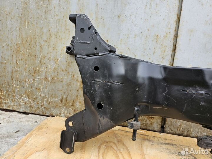 Подрамник балка Mitsubishi Outlander I 2.0, 2.4