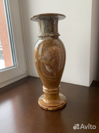 Ваза из оникса