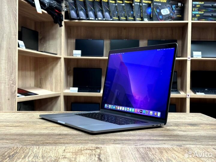 Apple Macbook PRO 15 2017 core I7