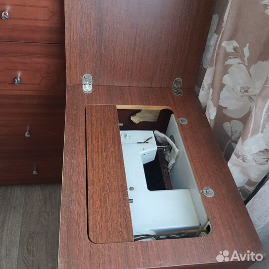 Швейная машина чайка 143