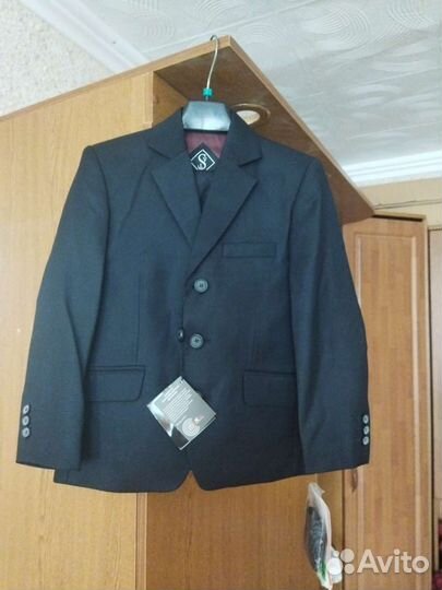 Праздничные и школьные костюмы для мальчика новые