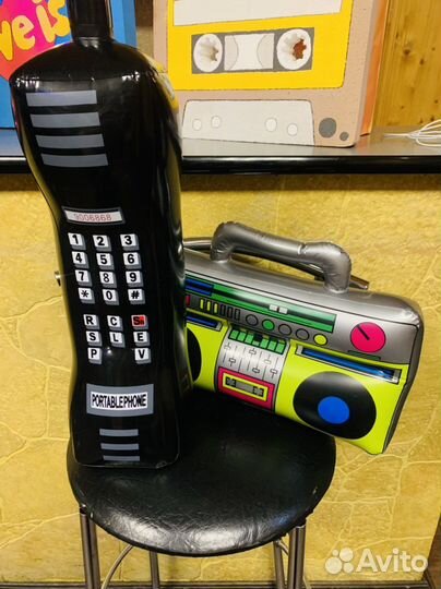 Реквизит и банер для вечеринки 90-х