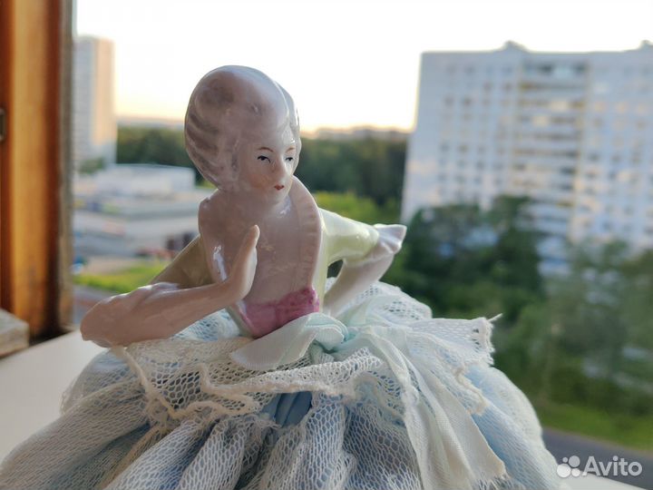 Фарфоровая дама игольница статуэтка Германия