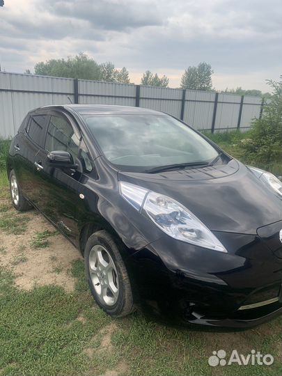 Nissan Leaf черный