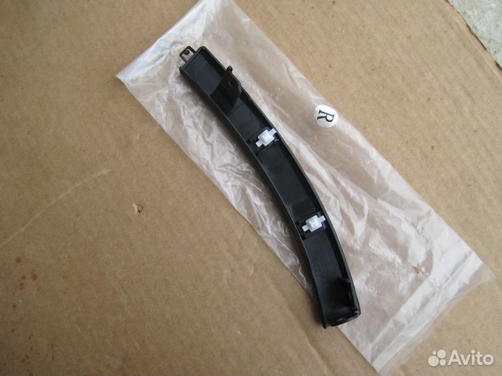 Молдинг переднего бампера правый Honda CR V 3 06-1