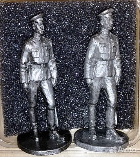 Оловянные солдатики 2 штуки. В оригинальной упаков