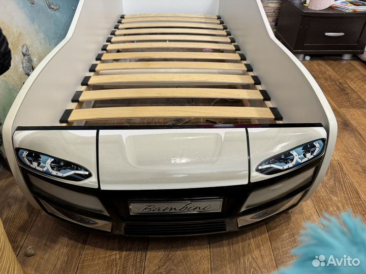 Детская кровать машина