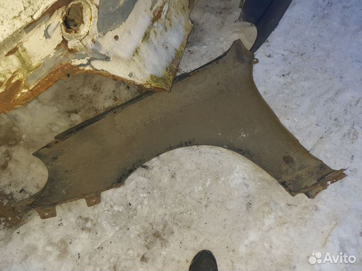 Левое переднее крыло для Мерседес Т1 207-410