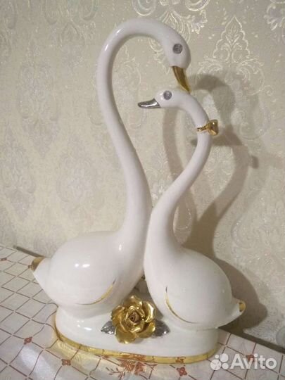 Лебедь фигурка фарфор