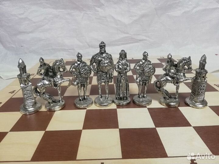 Шахматы С фигурами из металла