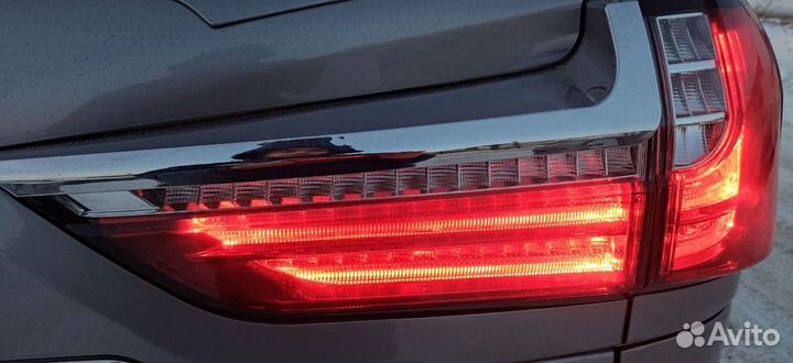 Фонарь правый Lexus LX570 в крышку багажника GBT