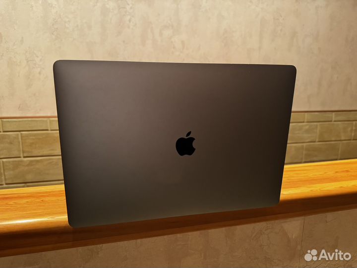 Macbook pro 15 2019 i7 16gb 256gb