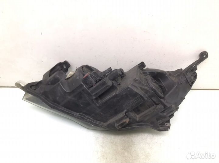 Фара правая Opel Astra J 2.0 cdti 2011