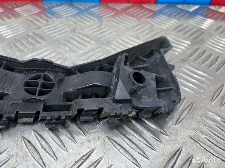 Кронштейн бампера передний правый Chery Tiggo 8