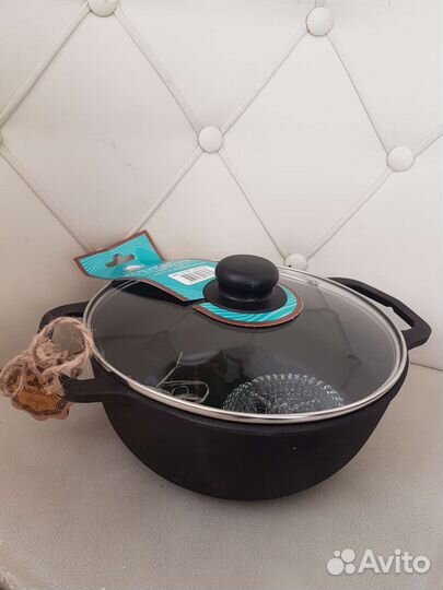 Кастрюля чугунная