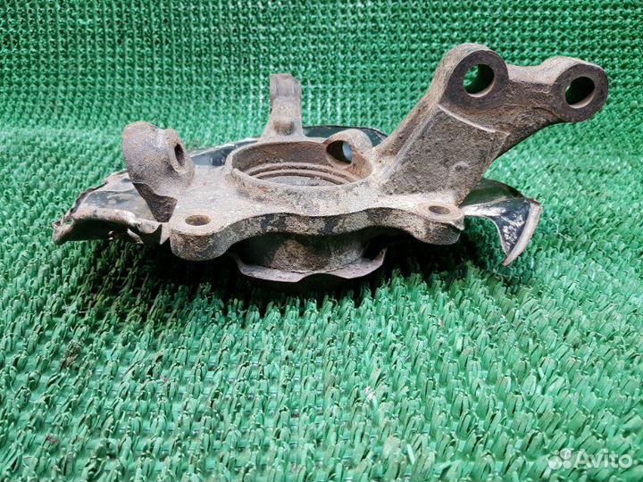 Кулак поворотный передний левый Nissan Maxima A33