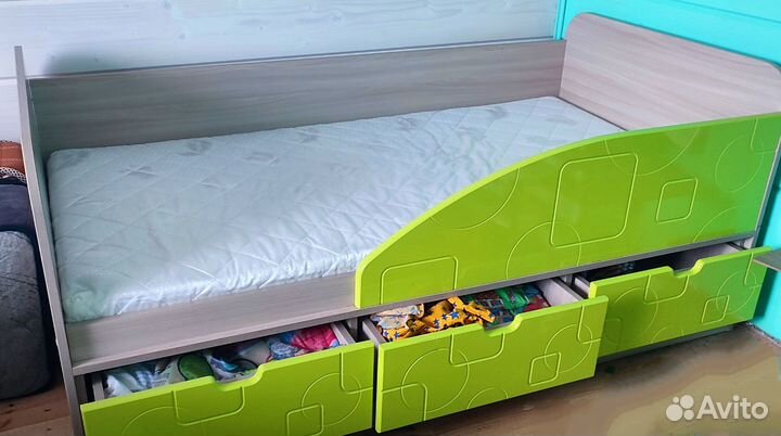 Продам детскую кровать с матрасом