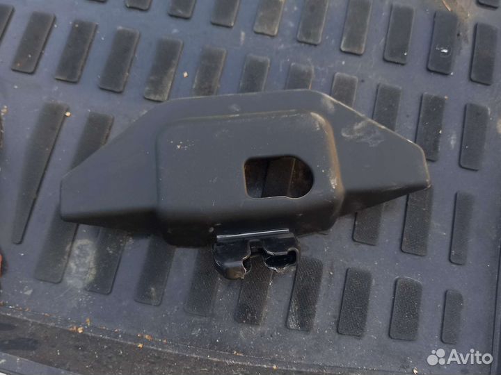 Крышка замка багажника nissan almera classic