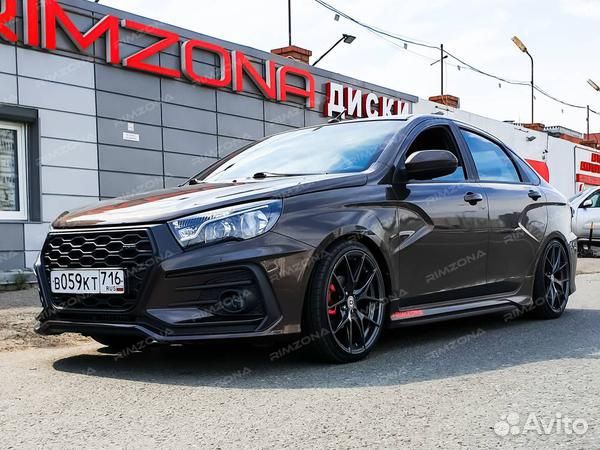 Литые диски HRE P101 R17 на LADA vesta