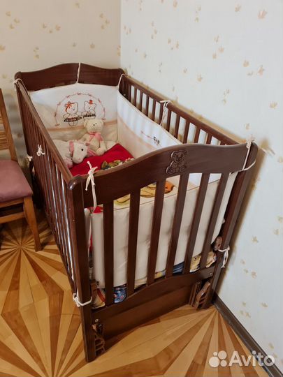 Кроватка с маятником гандылян, матрас и бортики