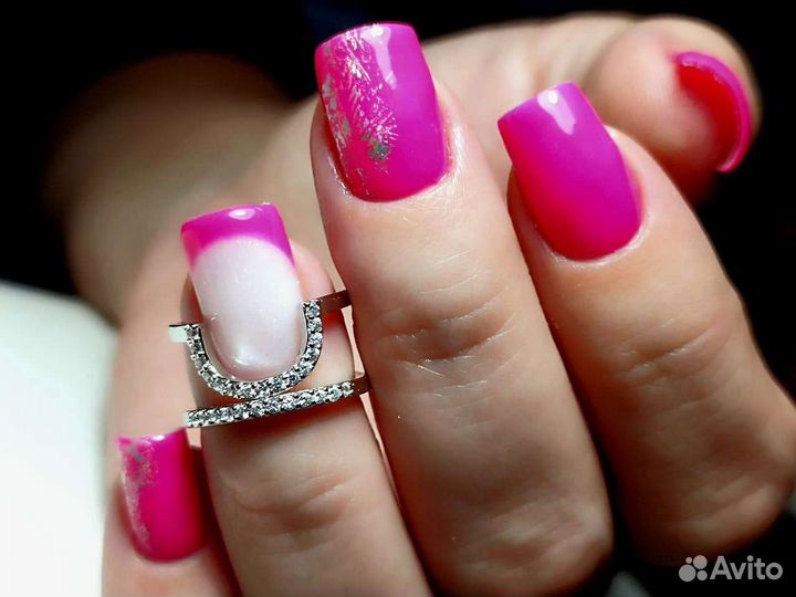 Модель на маникюр