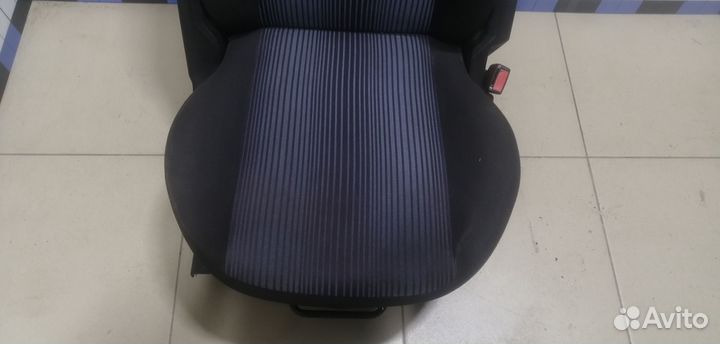 Сиденье переднее правое Fusion 2002-2012