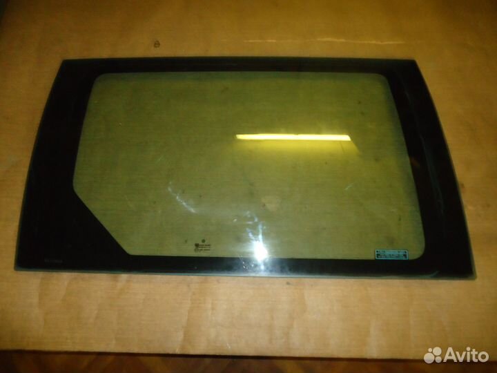 Стекло задней левой двери Chrysler Voyager 3