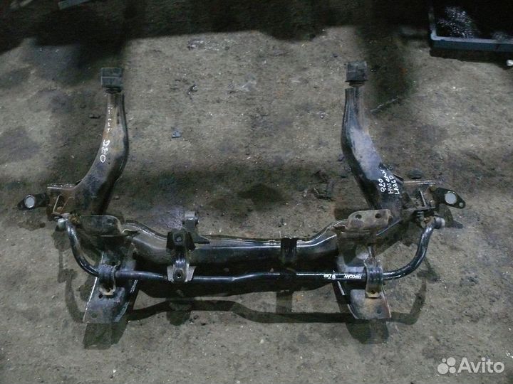 Моторная балка Nissan Largo 1999 г 2,4 л -в сборе