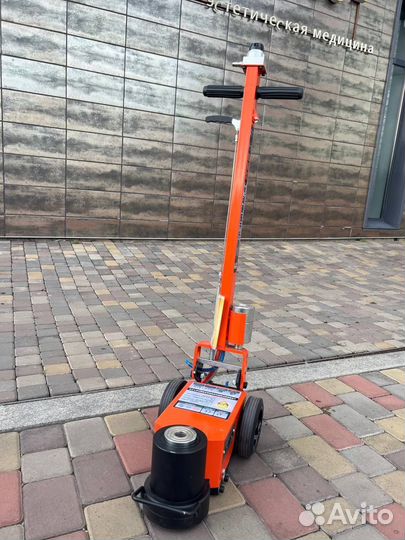 Домкрат подкатной грузовой 30т, 50т, 60т