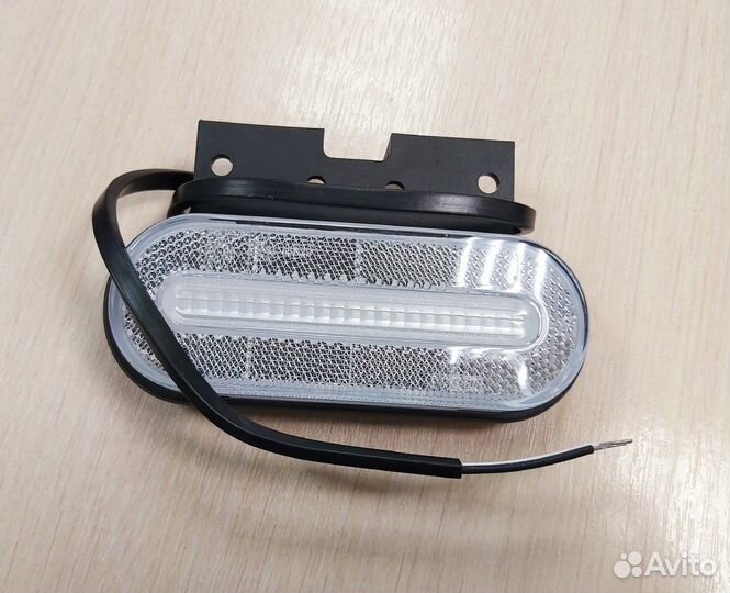 Фонарь габаритный прицепа FT-070 LED с кронштейно