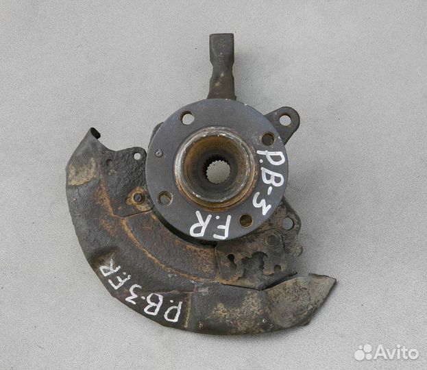 Кулак поворотный правый VW Passat B3