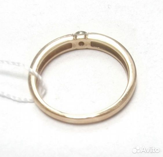 Золотое кольцо с бриллиантом 15,5р