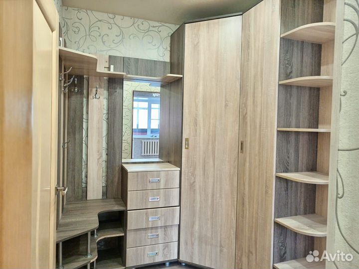 Продаю стенку в прихожую.цена.самовывоз