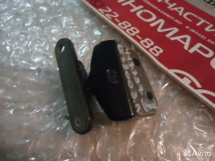 Петля двери (задняя левая нижняя)