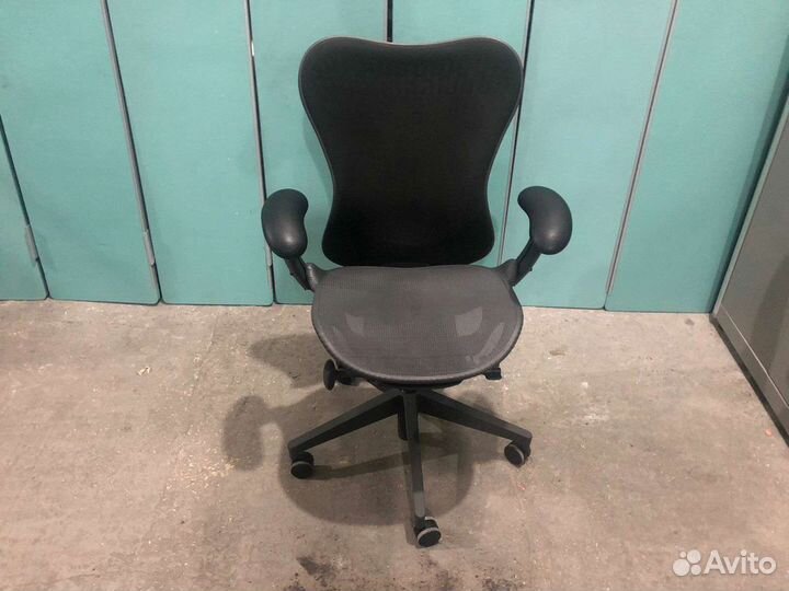 Компьютерное кресло Herman Miller Mirra 2