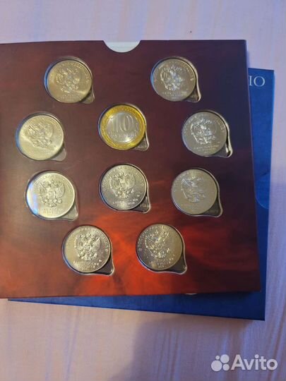 Коллекция 10 рублевых монет и банкнот