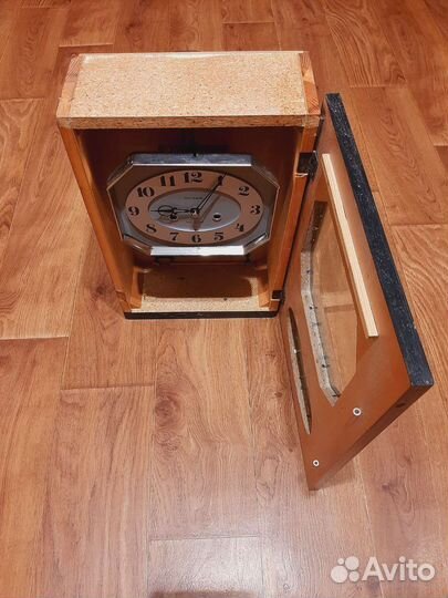 Часы настенные очз, Янтарь. обслужены