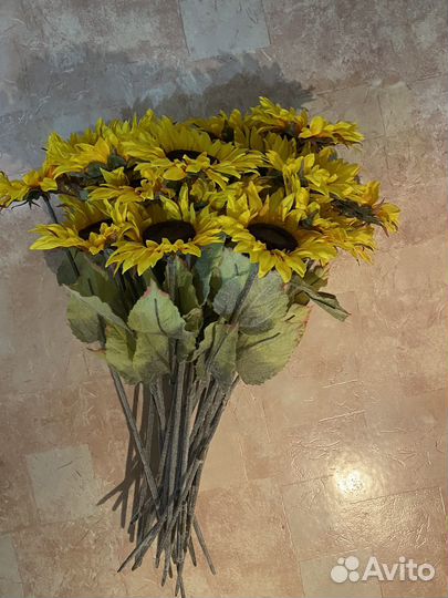 Искусственные подсолнухи