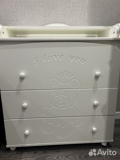 Детская кроватка и комод
