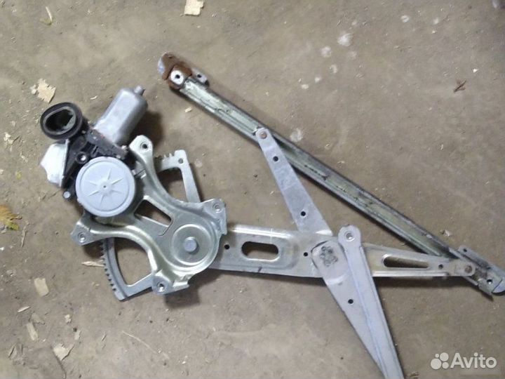 Стеклоподъемник задний Toyota Vellfire
