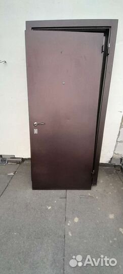 Дверь входная металлическая правая бу