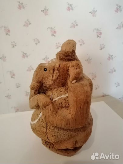 Статуэтка слона Ганеши из кокосового ореха